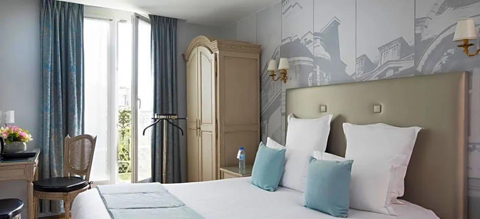 Hotel Plaza Elysees