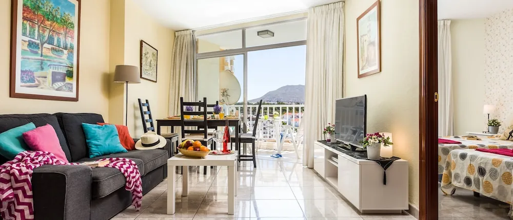 Y6E. Very Central Apartment, Las Americas View!