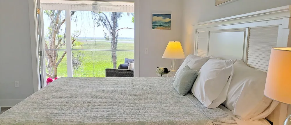 Darien Waterfront Inn