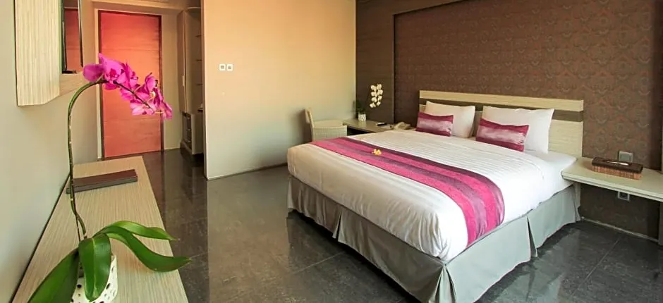 Transera Kamini Legian Hotel