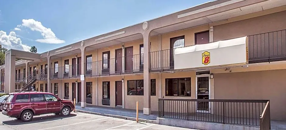 Super 8 by Wyndham Camp Springs/Andrews AFB DC Area