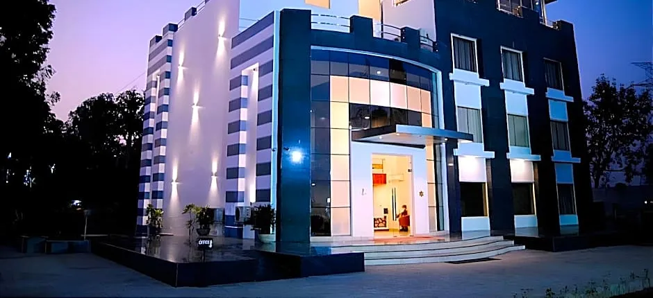 The Grand Aurra