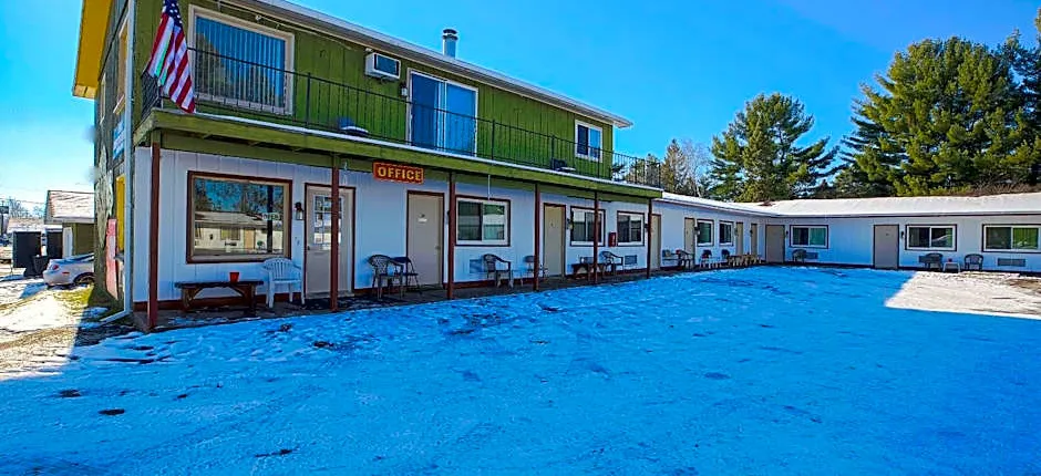 Love Hotels Tomahawk by OYO at Lake Mohawksin WI