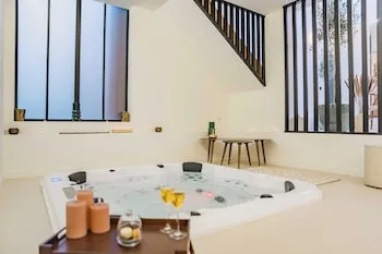 Spacious Loft With SPA - 4br/8p - Montmartre, Paris