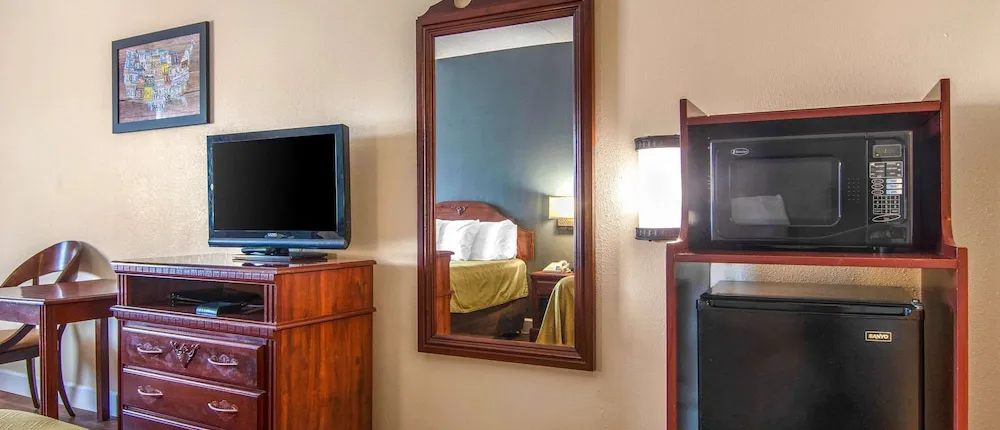 Econo Lodge Inn and Suites near Chickamauga Battlefield