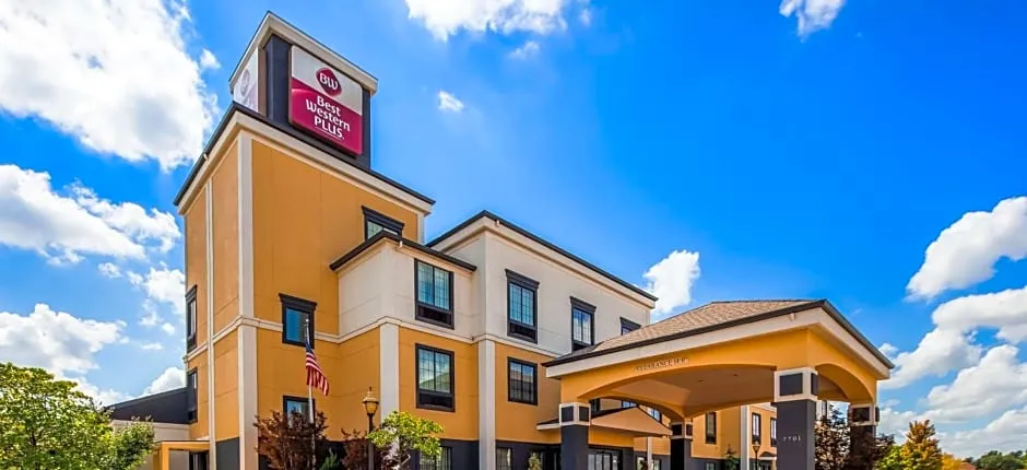 Best Western Plus Barsana Hotel & Suites