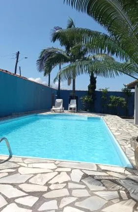 Casa Grande e confortável com piscina