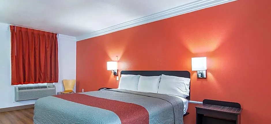 Motel 6-Marshall, TX