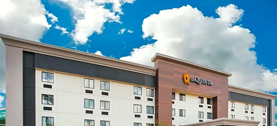 La Quinta Inn & Suites by Wyndham Cincinnati NE - Mason