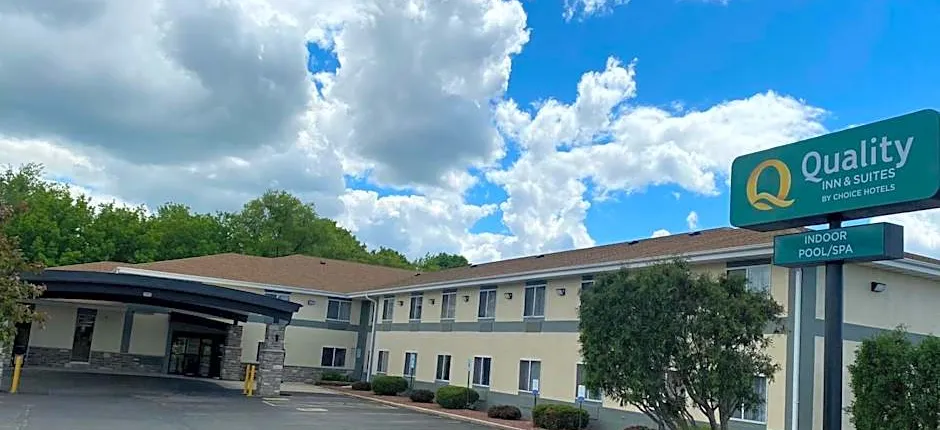 Quality Inn & Suites West Bend