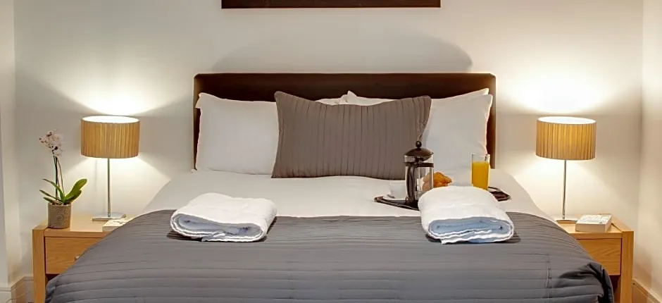 Base Serviced Apartments - Cumberland Street