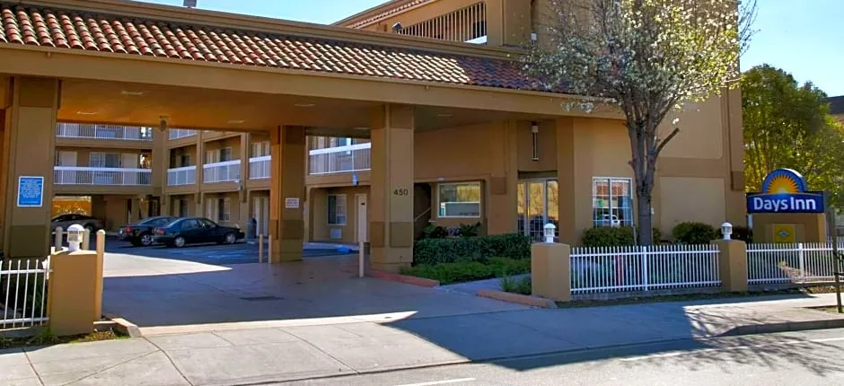 Days Inn by Wyndham Hayward Airport