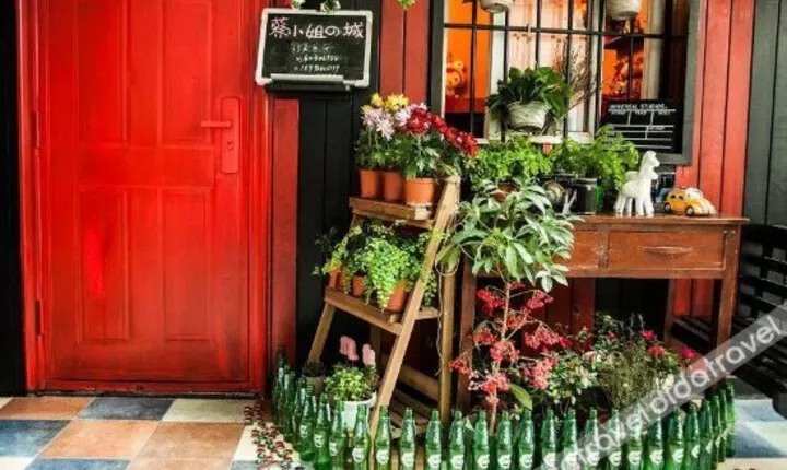 Caixiaojie City Theme Hotel