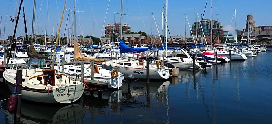 Holiday Inn Express & Suites Buffalo Airport By IHG