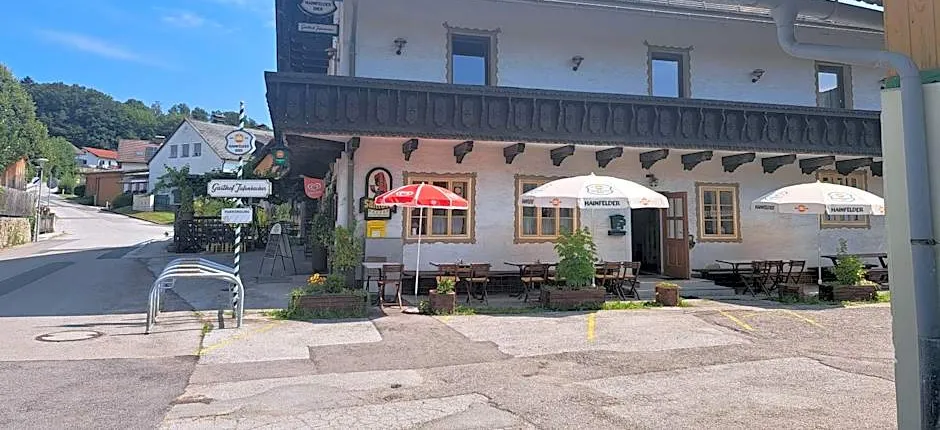 Dorfgasthof und Frühstückspension Tiefenbacher
