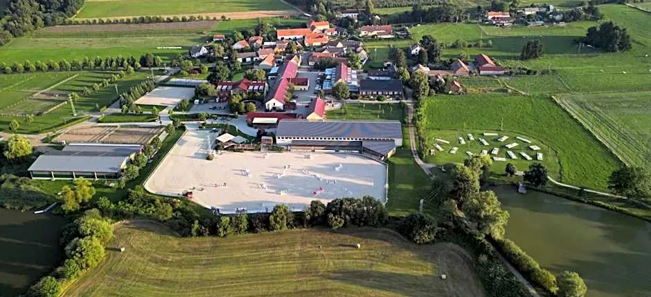 Equitana Hotel Resort