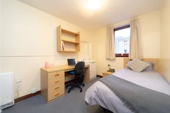 JOIVY Inviting flat near Edinburgh Castle - Adults Only, Edinburgh