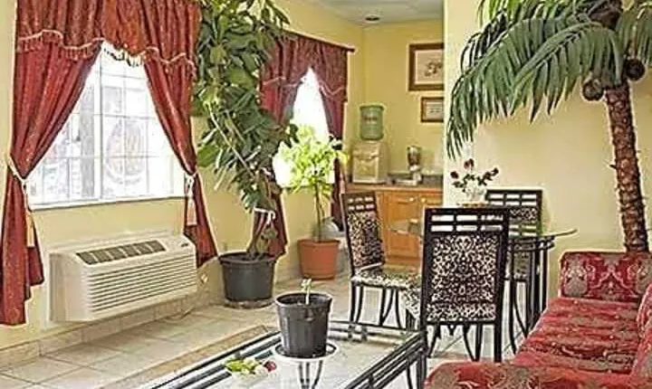 Crystal Inn 249 North