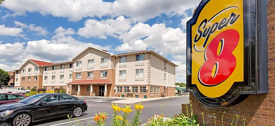 Super 8 by Wyndham Akron S/Green/Uniontown OH