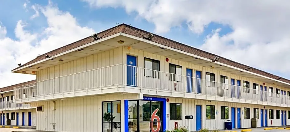 Motel 6 Pittsburgh - Crafton