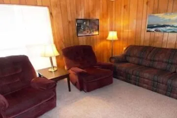 2nd floor Pompano Condo Near Beach by Redawning