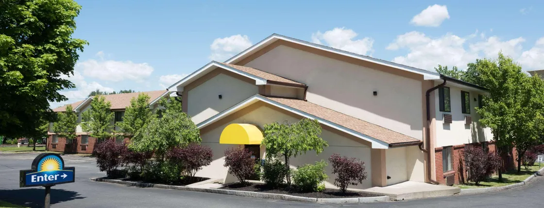 Days Inn by Wyndham Greenfield