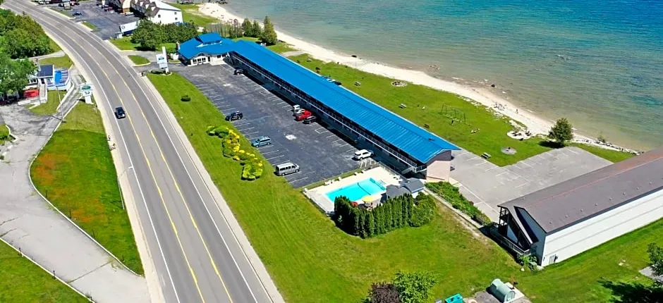 Days Inn & Suites by Wyndham St. Ignace Lakefront