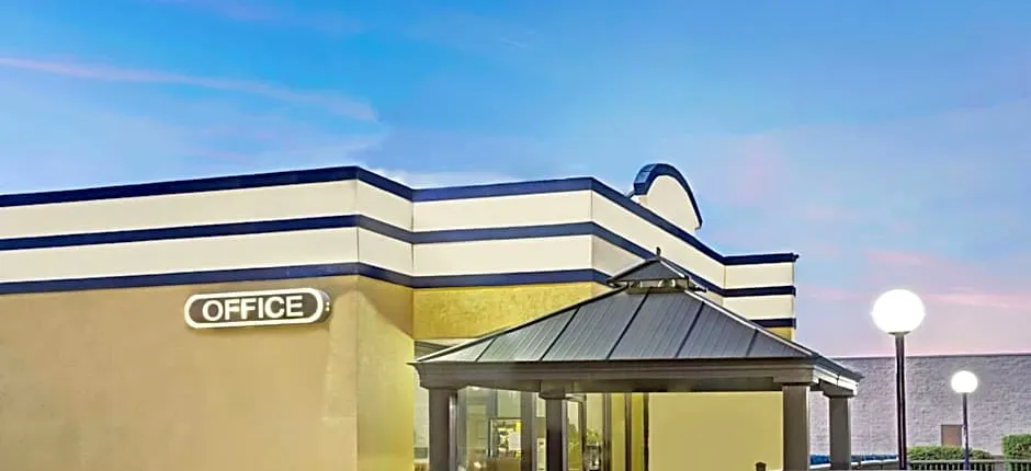 Days Inn by Wyndham Norfolk Military Circle