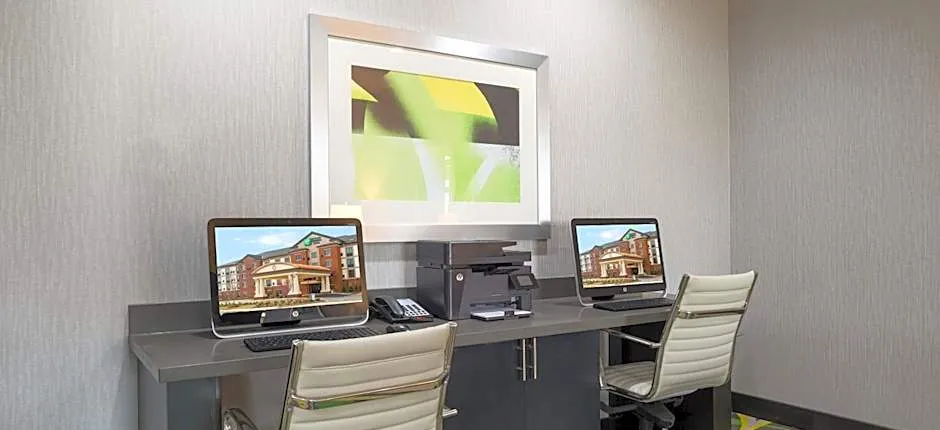 Holiday Inn Express & Suites Norman By IHG