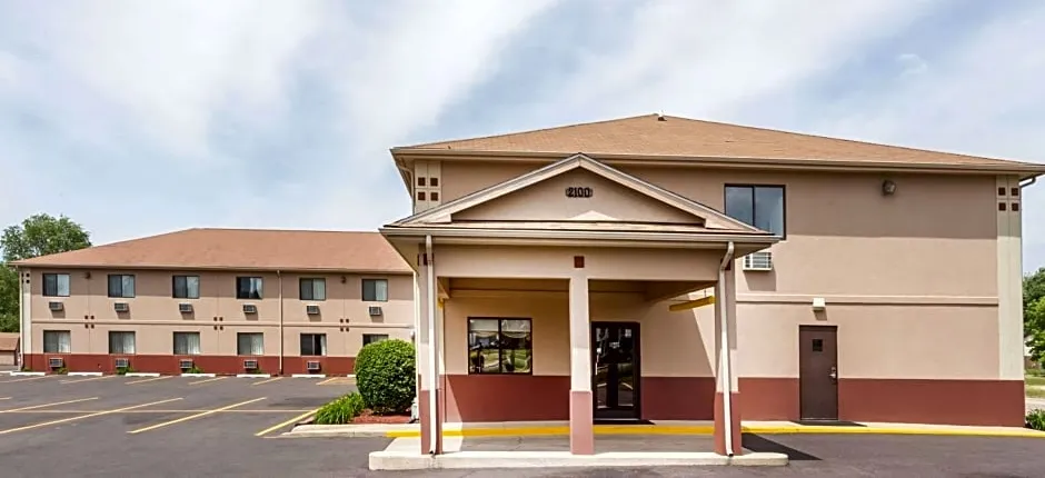 Super 8 by Wyndham Rock Falls Sterling Area