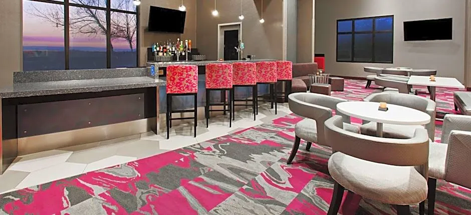 Hampton Inn By Hilton And Suites Oakland Airport Alameda