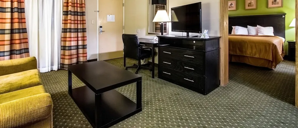 Quality Inn & Suites Moline - Quad Cities