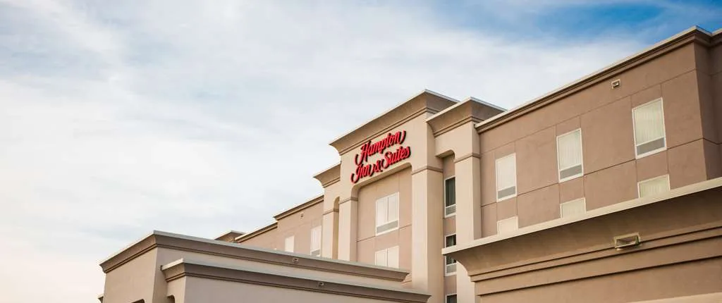 Hampton Inn & Suites Minot Airport