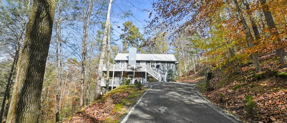 Abby's Hillside Happiness 2 Bedroom Cabin