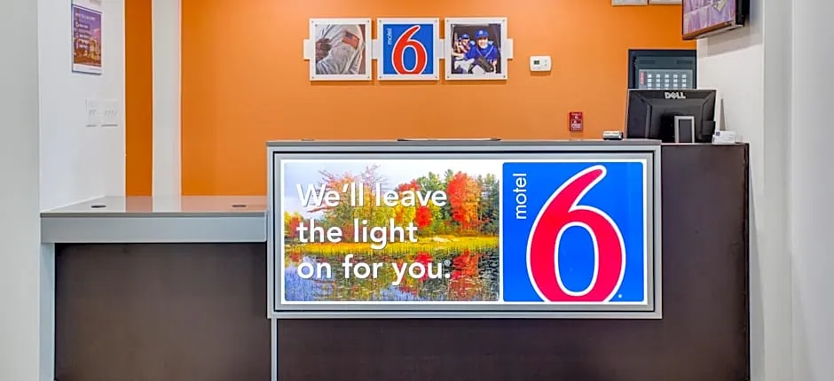 Motel 6-White House, TN
