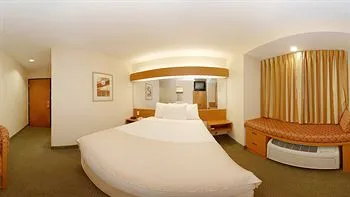 Microtel Inn & Suites by Wyndham Colfax/Newton