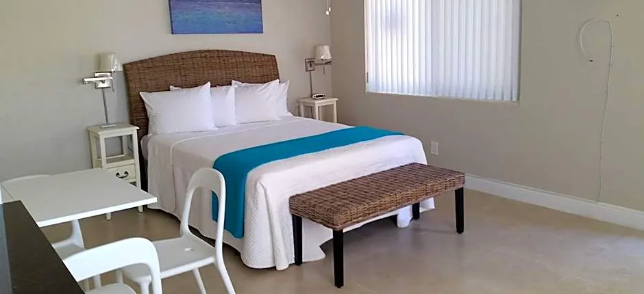 Hollywood Broadwalk Oceanside Hotel