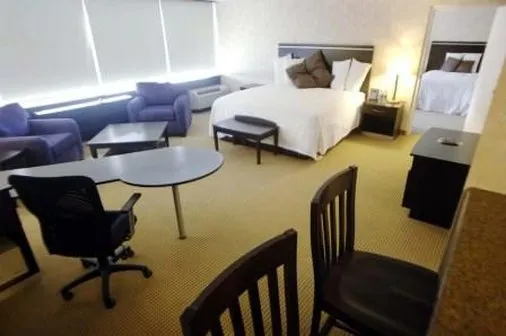 Ramada Kansas City Hotel & Conference Center