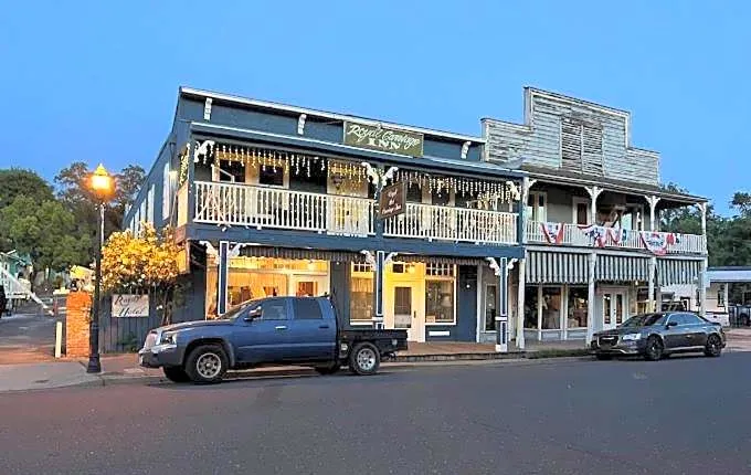 Americas Best Value Inn & Suites Royal Carriage