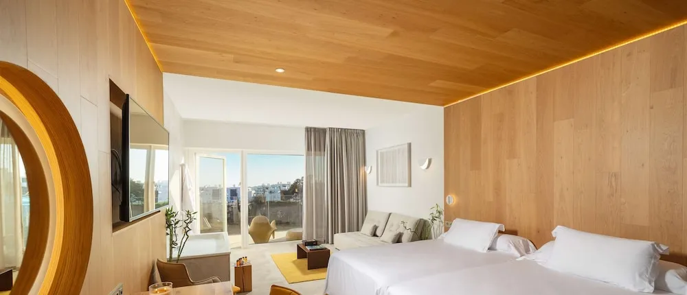 HIGUERON HOTEL MALAGA, CURIO COLLECTION BY HILTON