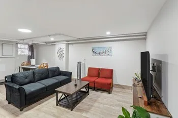 Downtown Albany Apartment: Walk to Capitol!