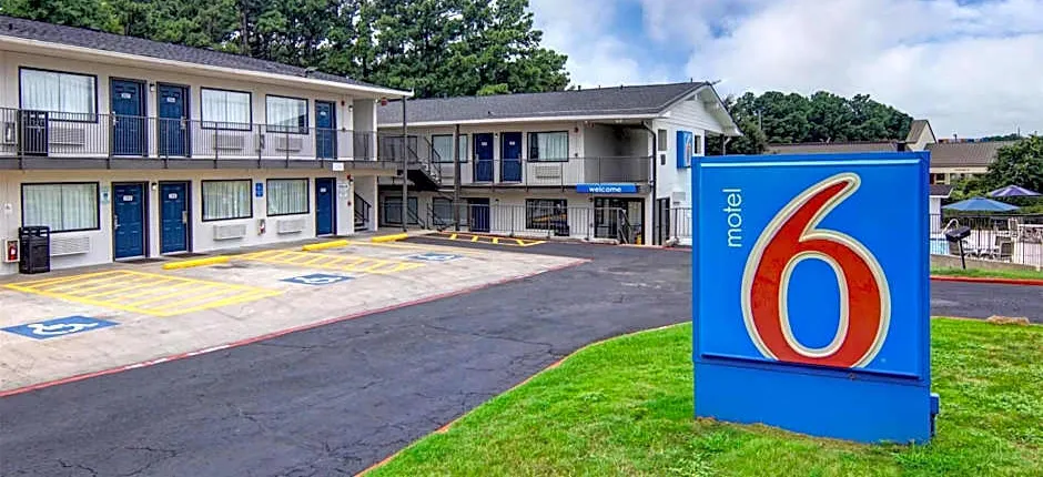 Motel 6-Longview, TX