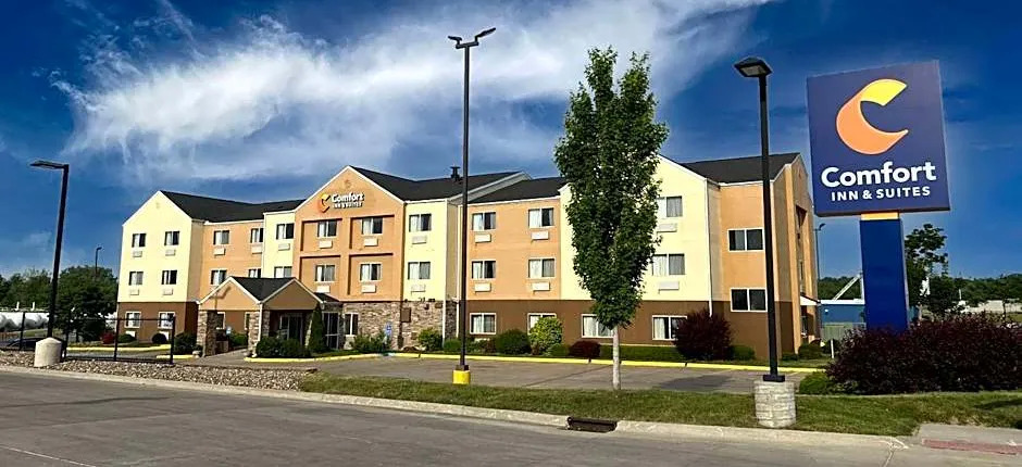 Comfort Inn & Suites Coralville - Iowa City near Iowa River Landing