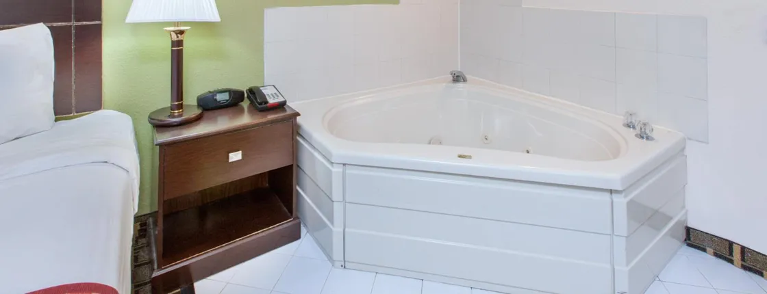 Days Inn & Suites By Wyndham Madison Heights Mi