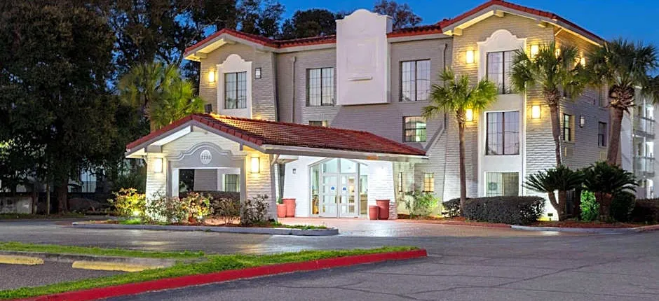 La Quinta Inn & Suites by Wyndham Pensacola