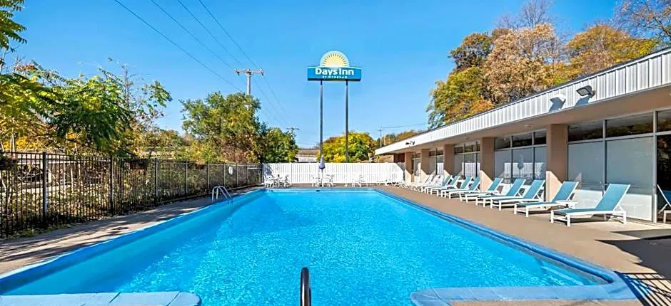 Days Inn by Wyndham Dubuque
