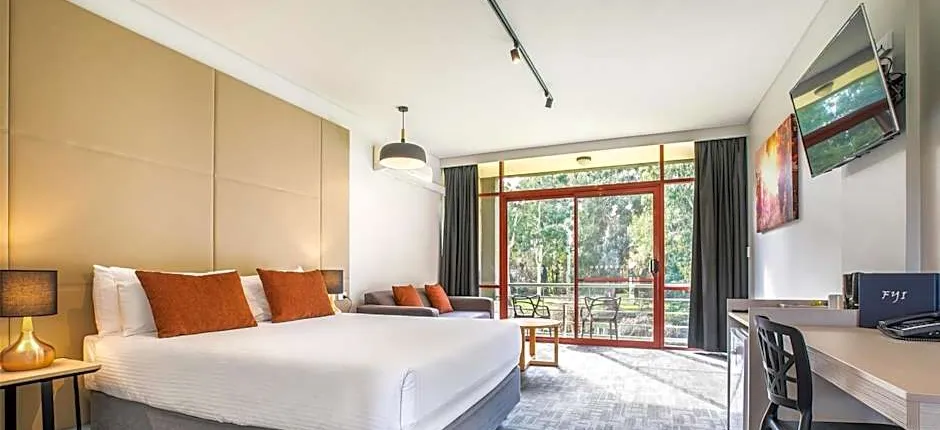 Nightcap at York on Lilydale