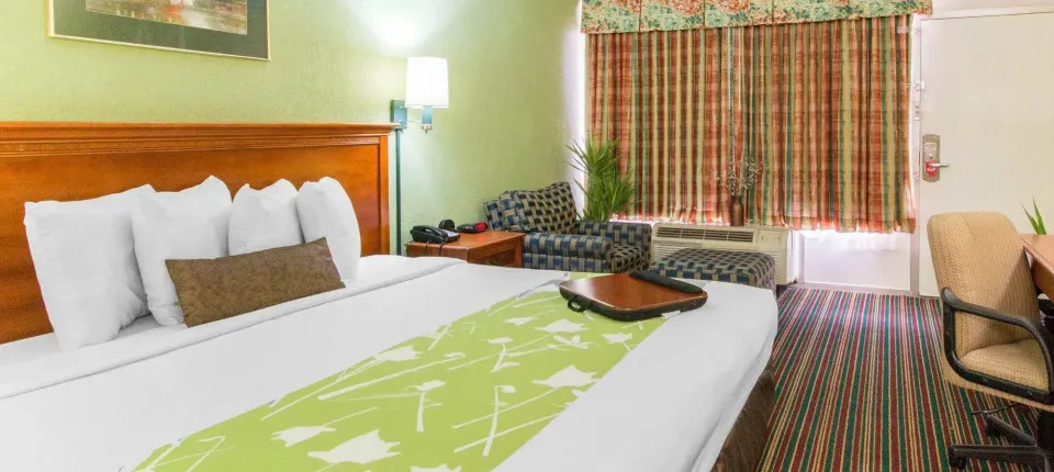 Econo Lodge Savannah Gateway I-95