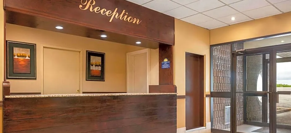 Days Inn & Conference Centre by Wyndham Renfrew