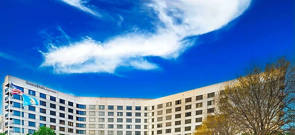 DoubleTree By Hilton Hotel Tulsa At Warren Place